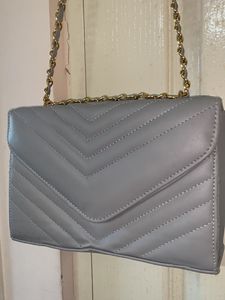 Chic Gray Chevron Chain Bag