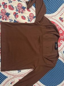 brown crop top 🤎
