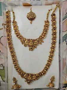 Stunning Gold-Toned Jewelry Set