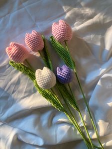 Crochet Tulips With Leaf
