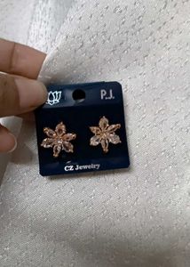 Sparkling Flower Stud Earrings 🌸✨