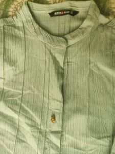 Elegant Light Green Kurta with Vertical Stripes