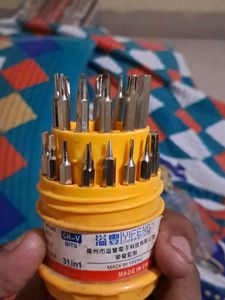 Screwdriver Set with Interchangeable Bits