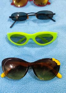 Only 1 glass out of 4 Sunglass for kids
