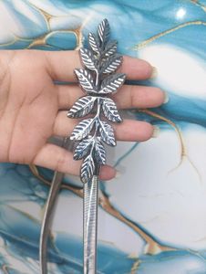 Elegant Leaf Design Metal Belt
