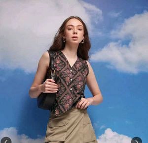 🎀Stylish V-Neck Sleeveless Printed Top🎀