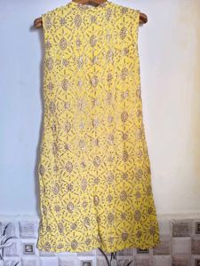Beautiful Yellow Embroidered Kurta Size Small