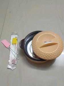 CASSEROLE AND 2 SPATULAS