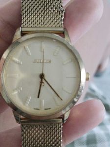 Elegant Gold Mesh Watch