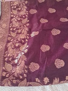 Elegant Purple Saree with Intricate Gold Weave