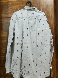 Men's Patterned Button-Up Shirt