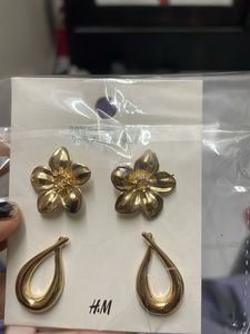 H&M Gold Tone Flower & Teardrop Earrings Set