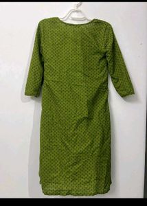 Avaasa Olive Green Printed Kurti