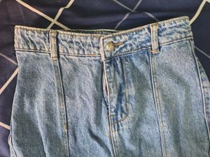 Stylish High-Waisted Denim Jeans
