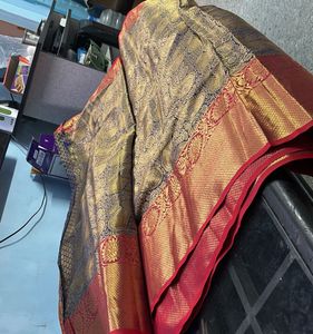 Elegant Black &amp; Gold Saree