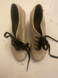 Beige Boots With Heels And Lace Tie ups