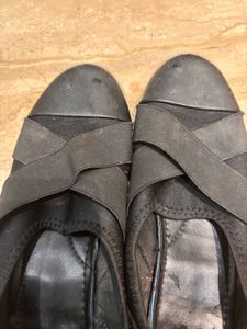 Stylish Black Elastic Strap Flats