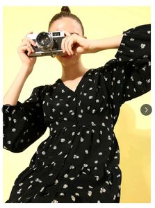 Chic Black Daisy Print Dress