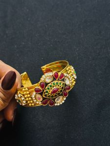 Elegant Kundan Bangle