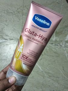 Vaseline Gluta-Hya Dewy Radiance Serum-in-lotion