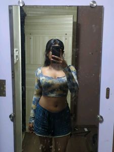 Stylish Tie-Dye Long Sleeve Crop Top