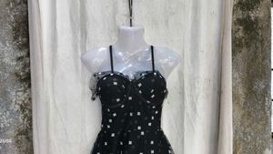 27158. Cute Black &amp; White Polka Dot romper