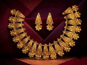 Exquisite Gold Necklace & Earring Set