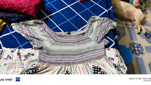an stylish frock with multiple colours  size xxl