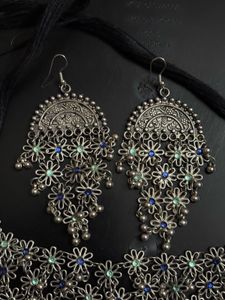 Oxidized Silver Floral Necklace &amp; Earrings Set