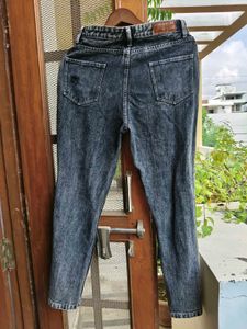 Distressed Wash Women's High rise Jeans