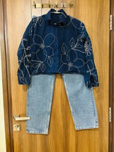 navy floral shirt with denim jeans