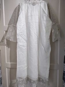 Elegant White Embroidered Kurta
