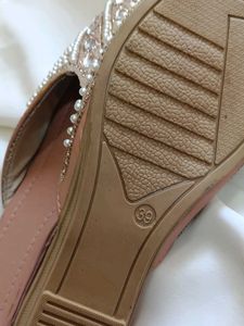 Pearl Embellished falt sandals🦪