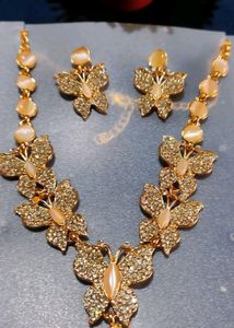 Chic Butterfly Necklace & Earrings Set