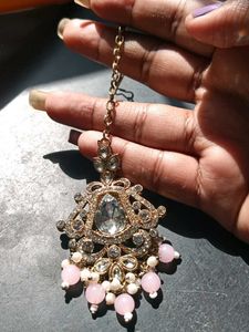Exquisite Kundan Earrings &amp; Maang Tikka Set