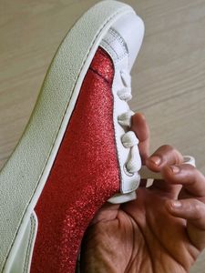 SALEl- Tommy Hilfiger converse