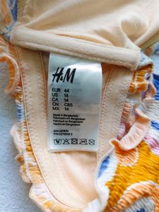 H&amp;M : Vibrant Retro Top