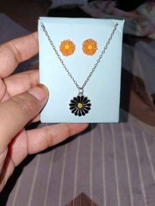 Daisy Necklace and Earrings Set
