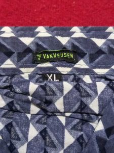 Trendy Geometric Print Shirt top condition