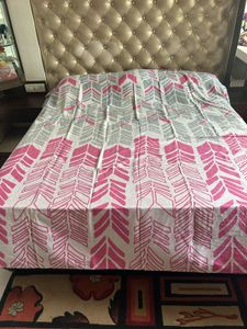 Pink & Grey Leaf Pattern King size Bedsheet set