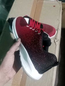 NEW NO USED SPORTS SHOES FOR MAN.