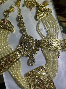 Exquisite Kundan &amp; Pearl Jewellery Set