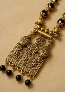 Elegant Black &amp; Gold Necklace