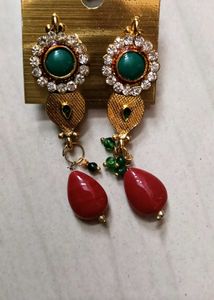 Stunning Gold Tone Necklace &amp; Earrings Set