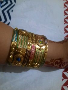 PREMIUM ANTIQUE Ethnic Golden Bangles Set with Sto