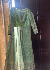 Elegant Green Kurta Set with Intricate Embellishme