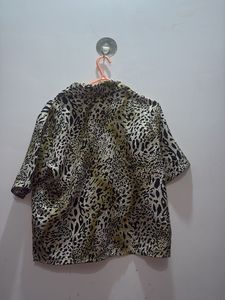 Chic Leopard Print Short Sleeve Shirt