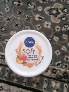 Nivea Soft: Mayful Peach