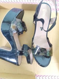 Denill Floral Platform Sandals- Size UK 6