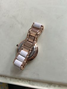 Elegant Women's Rose Gold &amp; White GUCCI Watch
